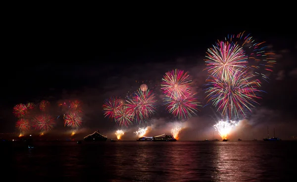 Fuegos artificiales —  Fotos de Stock