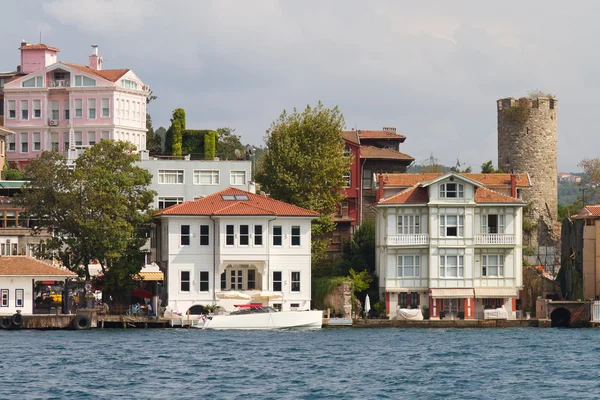 Edificios en el estrecho del Bósforo — Foto de Stock