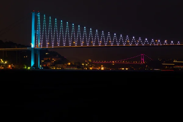 Istanbul bosporus brücke — Stockfoto