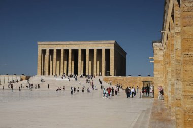 ANKARA, TURKEY - 30 Temmuz 2021: Mustafa Kemal Atatürk 'ün Anitkabir mozolesini ziyaret edenler