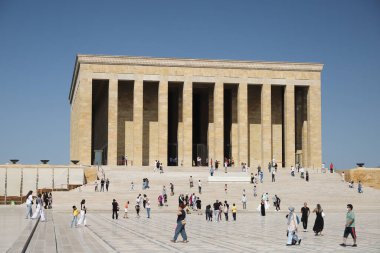 ANKARA, TURKEY - 30 Temmuz 2021: Mustafa Kemal Atatürk 'ün Anitkabir mozolesini ziyaret edenler