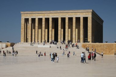 ANKARA, TURKEY - 30 Temmuz 2021: Mustafa Kemal Atatürk 'ün Anitkabir mozolesini ziyaret edenler