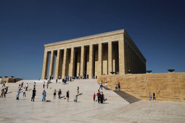 ANKARA, TURKEY - 30 Temmuz 2021: Mustafa Kemal Atatürk 'ün Anitkabir mozolesini ziyaret edenler