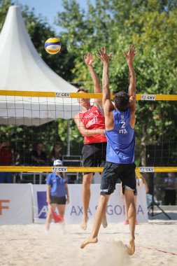 IZMIR, TURKEY - 11 Temmuz 2021: Macaristan (Mikulass Koch ve Szabo) - İtalya (Hanni, T. ve Fusco) 3..