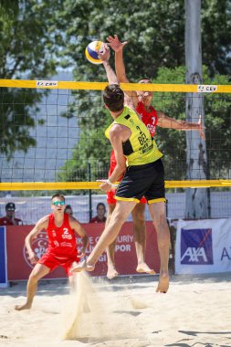 IZMIR, TURKEY - 10 Temmuz 2021: Belçika (Laenen ve Goset) - Sırbistan (Muskinja ve Loboda) - Inciralti Plajı 'nda oynanan 24..