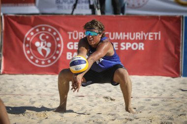 IZMIR, TURKEY - 11 Temmuz 2021: Macaristan (Mikulass Koch ve Szabo) - İtalya (Hanni, T. ve Fusco) 3..