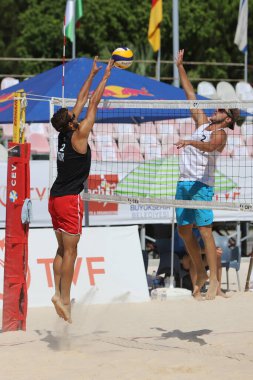 IZMIR, TURKEY - 10 Temmuz 2021: Türkiye (Kuru ve Gulluk) - Estonya (Meius ve Kais) CEV U20 Plaj Voleybolu Avrupa Şampiyonası 'nda oynanan 24..