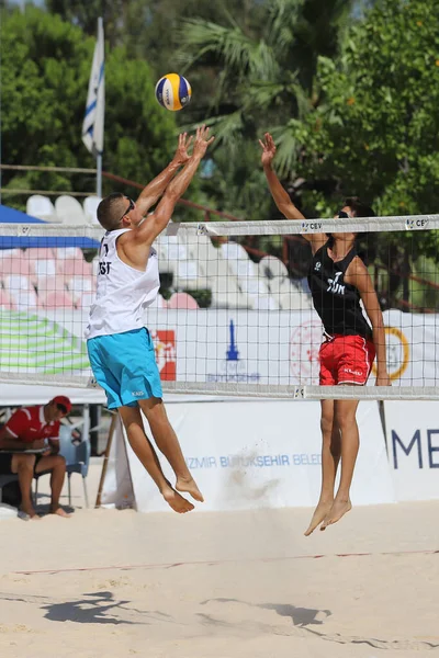 IZMIR, TURKEY - 10 Temmuz 2021: Türkiye (Kuru ve Gulluk) - Estonya (Meius ve Kais) CEV U20 Plaj Voleybolu Avrupa Şampiyonası 'nda oynanan 24..
