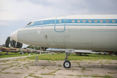 KIEV, UKRAINE - AĞUSTOS 01, 2021: Aeroflot Tupolev Tu-154 Oleg Antonov Devlet Havacılık Müzesinde sergilendi