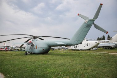 KIEV, UKRAINE - Ağustos 01, 2021: Sovyetler Birliği Hava Kuvvetleri Mil Mi-6 Kancası Oleg Antonov Devlet Havacılık Müzesinde sergilendi