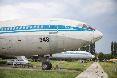 KIEV, UKRAINE - AĞUSTOS 01, 2021: Aeroflot Ilyushin IL-86 Oleg Antonov Devlet Havacılık Müzesinde sergilendi