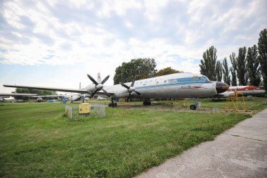 KIEV, UKRAINE - Oleg Antonov Devlet Havacılık Müzesi 'nde sergilenen Aeroflot Ilyushin IL-18A