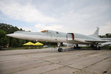 KIEV, UKRAINE - Oleg Antonov Devlet Havacılık Müzesi 'nde Ukrayna Hava Kuvvetleri Tupolev Tu-22 M