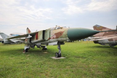 KIEV, UKRAINE - Oleg Antonov Devlet Havacılık Müzesi 'nde sergilenen Ukrayna Hava Kuvvetleri Mikoyan-Gurevich MiG-23 ML Kırbaç G