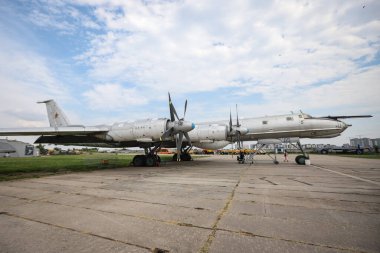 KIEV, UKRAINE - Ukrayna Hava Kuvvetleri Tupolev Tu-142MZ Oleg Antonov Devlet Havacılık Müzesi 'nde sergilendi