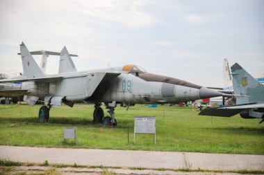 KIEV, UKRAINE - Oleg Antonov Devlet Havacılık Müzesi 'nde sergilenen Sovyetler Birliği Hava Kuvvetleri Mikoyan-Gurevich MiG-25 Foxbat
