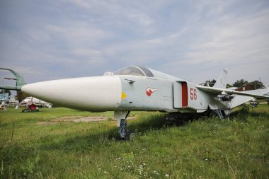 KIEV, UKRAINE - Oleg Antonov Devlet Havacılık Müzesi 'nde sergilenen Ukrayna Hava Kuvvetleri Sukhoi Su-24M2 Eskrimci D