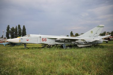 KIEV, UKRAINE - Oleg Antonov Devlet Havacılık Müzesi 'nde sergilenen Ukrayna Hava Kuvvetleri Sukhoi Su-24M2 Eskrimci D