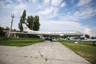 KIEV, UKRAINE - AĞUSTOS 01, 2021: Aeroflot Tupolev Tu-104 Oleg Antonov Devlet Havacılık Müzesinde sergilendi