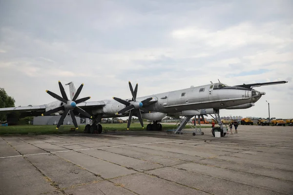 KIEV, UKRAINE - Ukrayna Hava Kuvvetleri Tupolev Tu-142MZ Oleg Antonov Devlet Havacılık Müzesi 'nde sergilendi