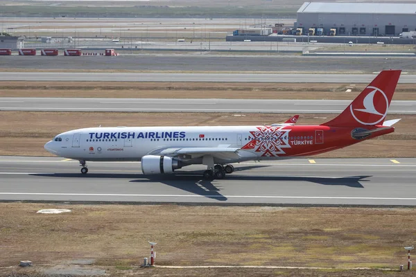 Istanbul Turkey August 2021 Turkish Airlines Airbus 330 203 704 — стоковое фото