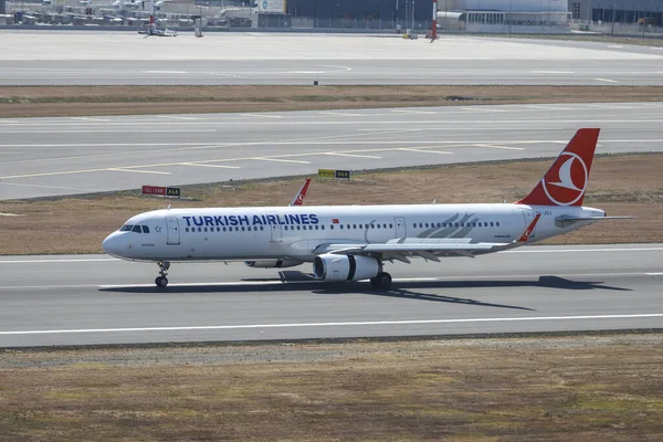 Istanbul Turkey August 2021 Turkish Airlines Airbus 321 231 5633 — стоковое фото