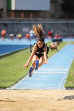 İSTANBUL, TURKEY - AĞUSTUSTOS 07, 2021: Türkiye Atletizm Federasyonu Olimpiyat Eşiği sırasında tanımlanamayan üçlü atlama