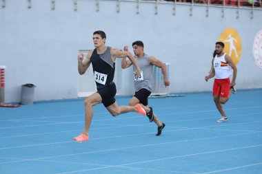 İSTANBUL, TURKEY - AĞUSTOS 07, 2021: Türkiye Atletizm Federasyonu Olimpiyat Eşiği sırasında koşan sporcular