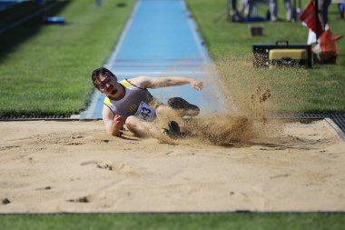 İSTANBUL, TURKEY - AĞUSTOS 08, 2021: Türkiye Atletizm Federasyonu Olimpiyat Eşiği sırasında tanımlanamayan atletler