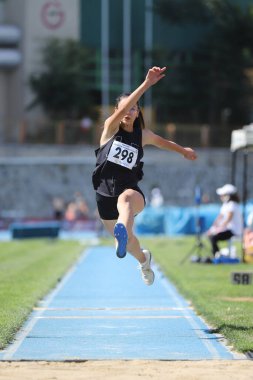 İSTANBUL, TURKEY - AĞUSTUSTOS 07, 2021: Türkiye Atletizm Federasyonu Olimpiyat Eşiği sırasında tanımlanamayan üçlü atlama