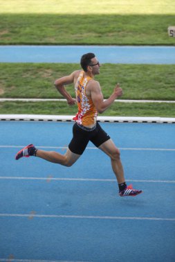 İSTANBUL, TURKEY - AĞUSTOS 07, 2021: Türkiye Atletizm Federasyonu Olimpiyat Eşiği sırasında koşan tanımlanamayan sporcu