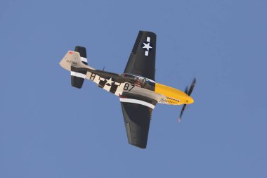 ESKISEHIR, TURKEY - 12 Eylül 2021: M.S.O Hava ve Uzay Müzesi Kuzey Amerika P-51 D Mustang Vahşi Frankie Sivrihisar SHG Hava Gösterisinde sergileniyor