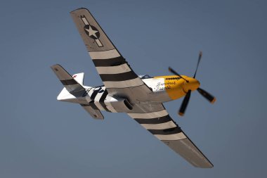ESKISEHIR, TURKEY - 12 Eylül 2021: M.S.O Hava ve Uzay Müzesi Kuzey Amerika P-51 D Mustang Vahşi Frankie Sivrihisar SHG Hava Gösterisinde sergileniyor