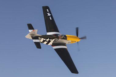 ESKISEHIR, TURKEY - 12 Eylül 2021: M.S.O Hava ve Uzay Müzesi Kuzey Amerika P-51 D Mustang Vahşi Frankie Sivrihisar SHG Hava Gösterisinde sergileniyor