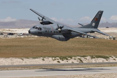 ESKISEHIR, TURKEY - 12 Eylül 2021: Türk Hava Kuvvetleri CASA CN-235 M-100 Sivrihisar SHG Hava Gösterisi