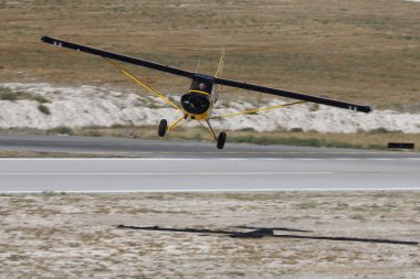 ESKISEHIR, TURKEY - 12 Eylül 2021: M.S.O Air and Space Museum Aviat A-1B Husky gösterisi Sivrihisar SHG Airshow