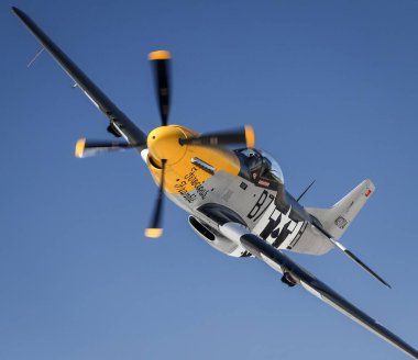 ESKISEHIR, TURKEY - 12 Eylül 2021: M.S.O Hava ve Uzay Müzesi Kuzey Amerika P-51 D Mustang Vahşi Frankie Sivrihisar SHG Hava Gösterisinde sergileniyor