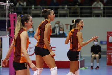 ISTANBUL, TURKEY - Eylül 09, 2021: Burhan Felek Spor Salonu 'nda Galatasaray PTT Sultanlar Ligi maçına karşı