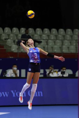 ISTANBUL, TURKEY - SEPTEMBER 09, 2021: Janset Cemre Erkul, Burhan Felek Spor Salonu 'nda Türk Hava Yolları - Aydın Buyuksehir Belediyespor Sultanlar Ligi karşılaşmasında hizmet verdi