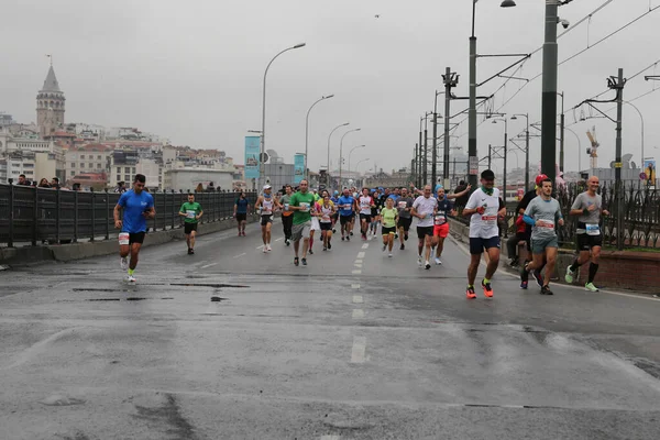 Istanbul Turkije November 2021 Atleten Lopen Istanbul Marathon Die Twee — Stockfoto