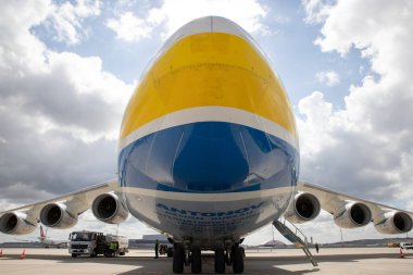 İSTANBUL, TURKEY - ECTOBER 05, 2021: Antonov Havayolları Antonov An-225 Mriya, İstanbul Uluslararası Havaalanı.