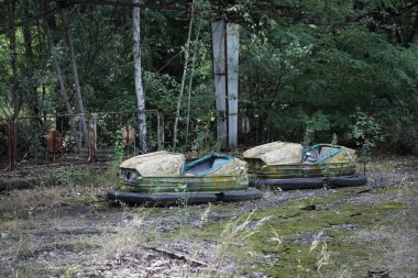 Çarpışan Arabalar, Çernobil Yasaklama Bölgesi 'ndeki Pripyat Kasabası, Çernobil, Ukrayna