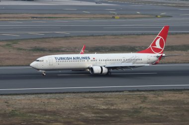 ISTANBUL, TURKEY - 15 Eylül 2021: Türk Hava Yolları Boeing 737-9F2ER (CN 40984) İstanbul Uluslararası Havaalanına indi.