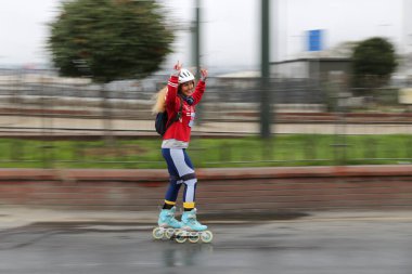 İSTANBUL, TURKEY - Kasım 07, 2021: 43 'te patenci. Bir yarışta iki kıtayı kapsayan İstanbul maratonu.