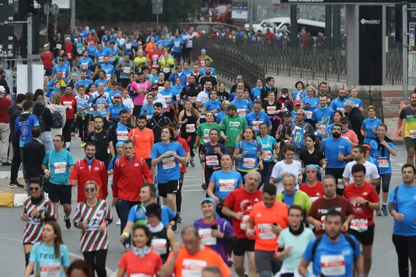 Istanbul Turkey November 2021 Athletes Running Istanbul Marathon Which Includes — Stock Photo, Image