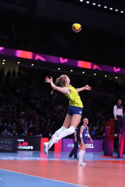 ANKARA, TURKEY - 18 Aralık 2021: Arina Fedorovtseva, Fenerbahçe Opet vs Vakifbank Yarıfinal karşılaşmasında FiVB Voleybol Kadınlar Kulübü Dünya Şampiyonası 'nda görev yaptı