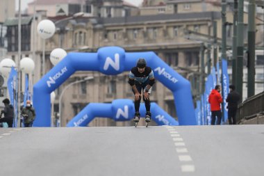 İSTANBUL, TURKEY - Kasım 07, 2021: 43 'te patenciler. Bir yarışta iki kıtayı kapsayan İstanbul maratonu.