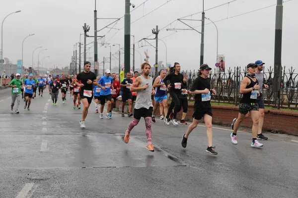 Istanbul Turkije November 2021 Atleten Lopen Istanbul Marathon Die Twee — Stockfoto