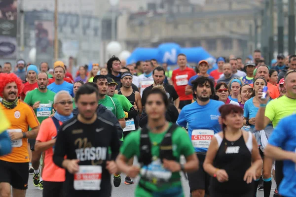 Istanbul Turkey Listopad 2021 Sportowcy Startujący Maraton Stambule Który Obejmuje — Zdjęcie stockowe