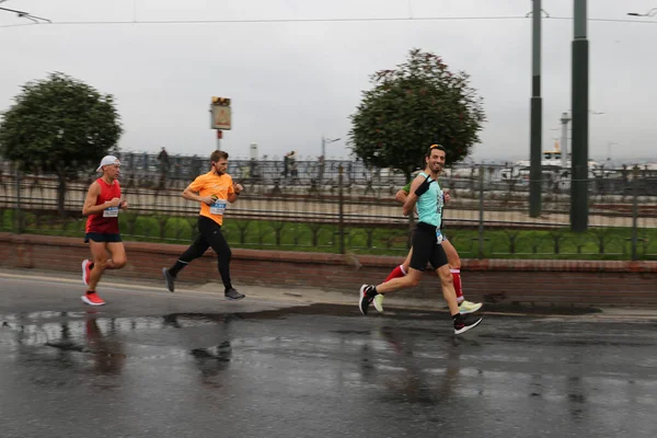 Istanbul Turquía Noviembre 2021 Atletas Corriendo Maratón Estambul Que Incluye —  Fotos de Stock